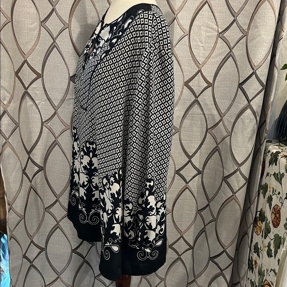 Chico’s Elegant Black and White Women's Top Size 18/20 - Picture 8 of 8